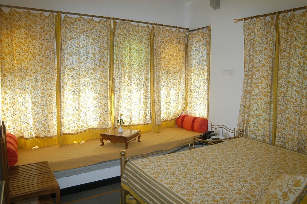 Hotel Mewar Haveli at Lake Pichola 