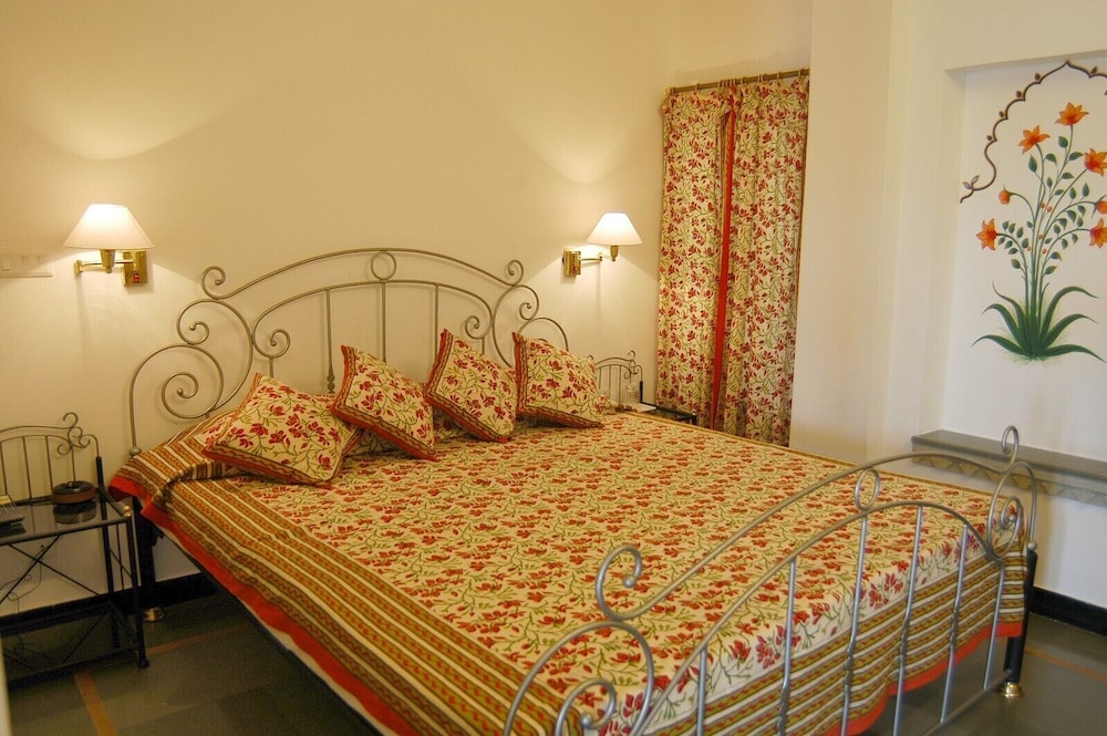 Hotel Mewar Haveli at Lake Pichola 