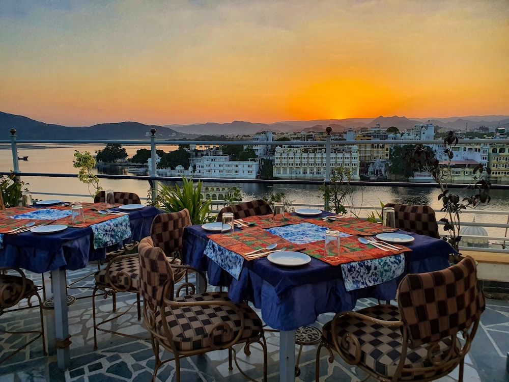 Hotel Mewar Haveli at Lake Pichola 
