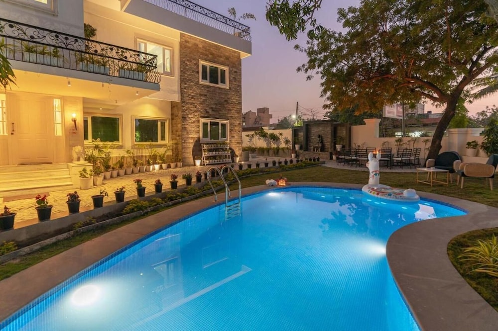 1 Amiras Entire Villa at Fateh Sagar, Udaipur