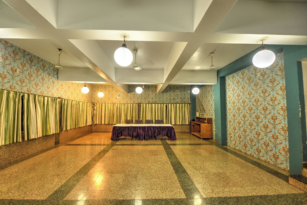 Hotel Dev Residency - 350 Meters from Nakki lake