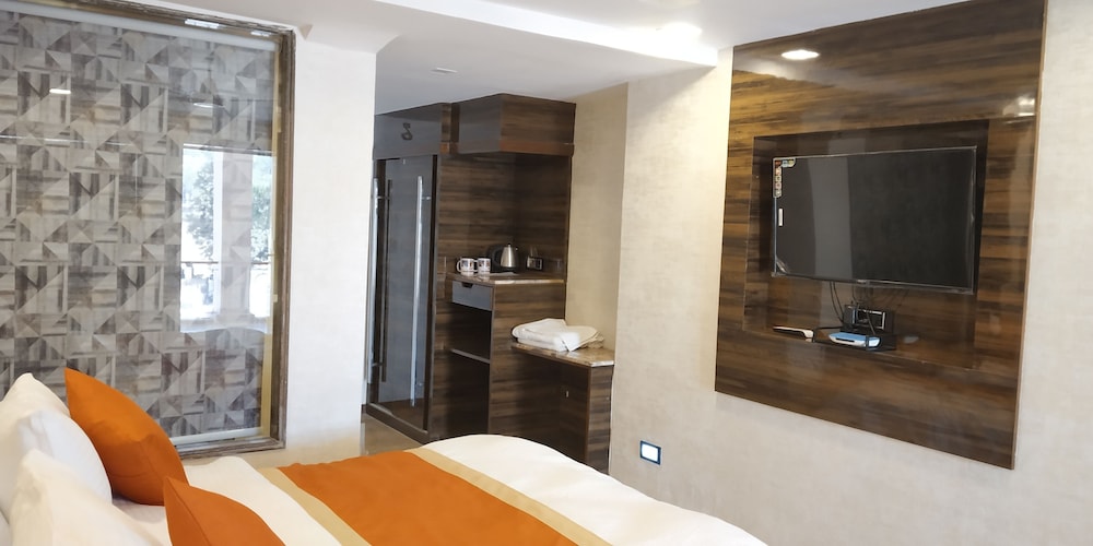 Hotel Dev Residency - 350 Meters from Nakki lake