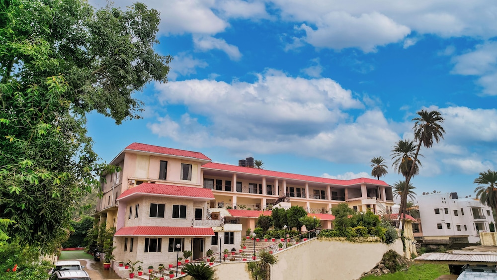 Hotel Dev Residency - 350 Meters from Nakki lake