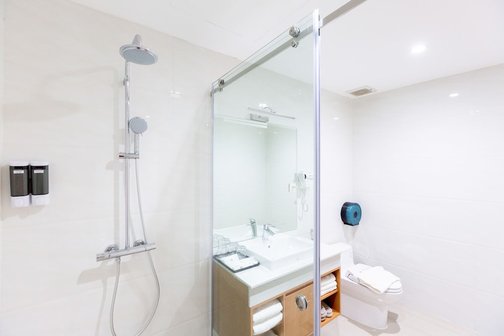 Prague Saigon Airport Hotel