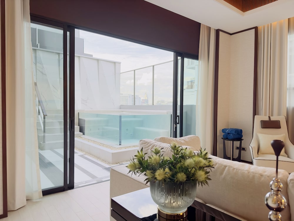 SILQ Hotel and Residence