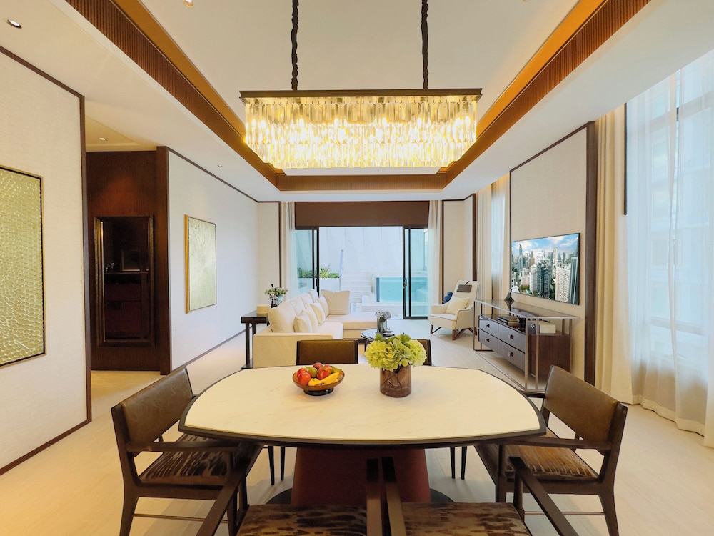 SILQ Hotel and Residence