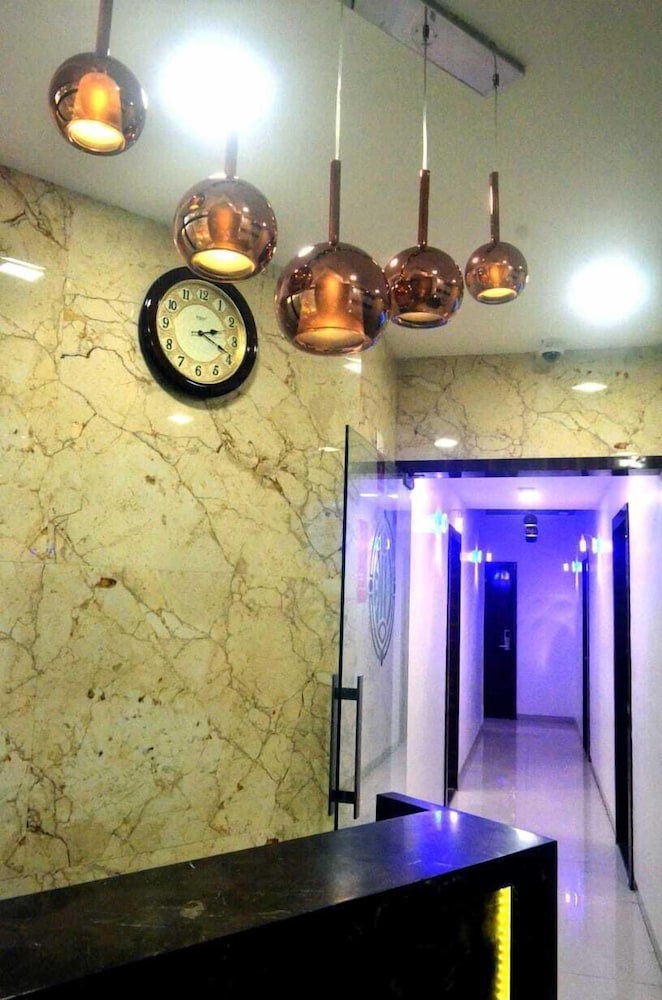 OYO 12043 Hotel Crystal Crown