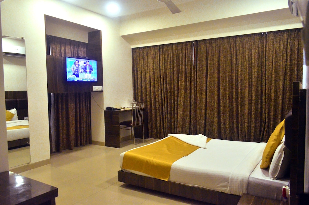 OYO 12043 Hotel Crystal Crown