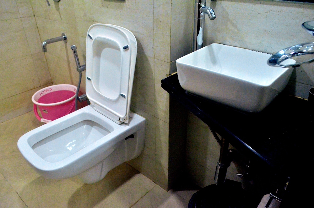 OYO 12043 Hotel Crystal Crown