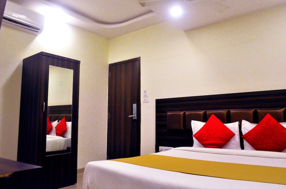OYO 12043 Hotel Crystal Crown