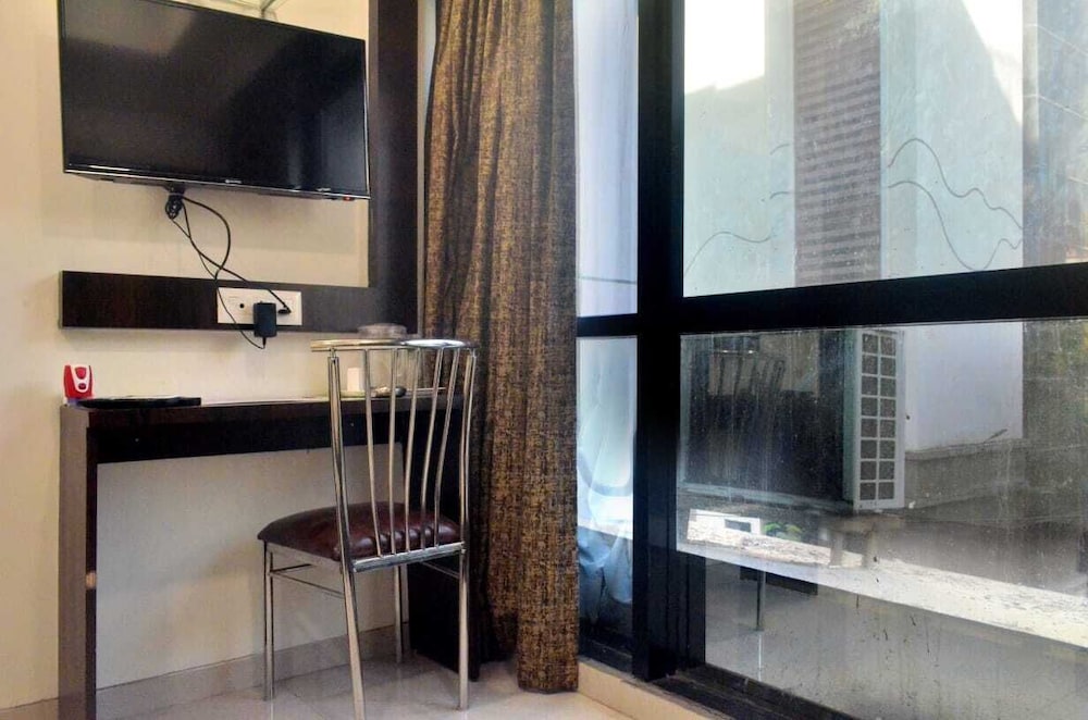 OYO 12043 Hotel Crystal Crown