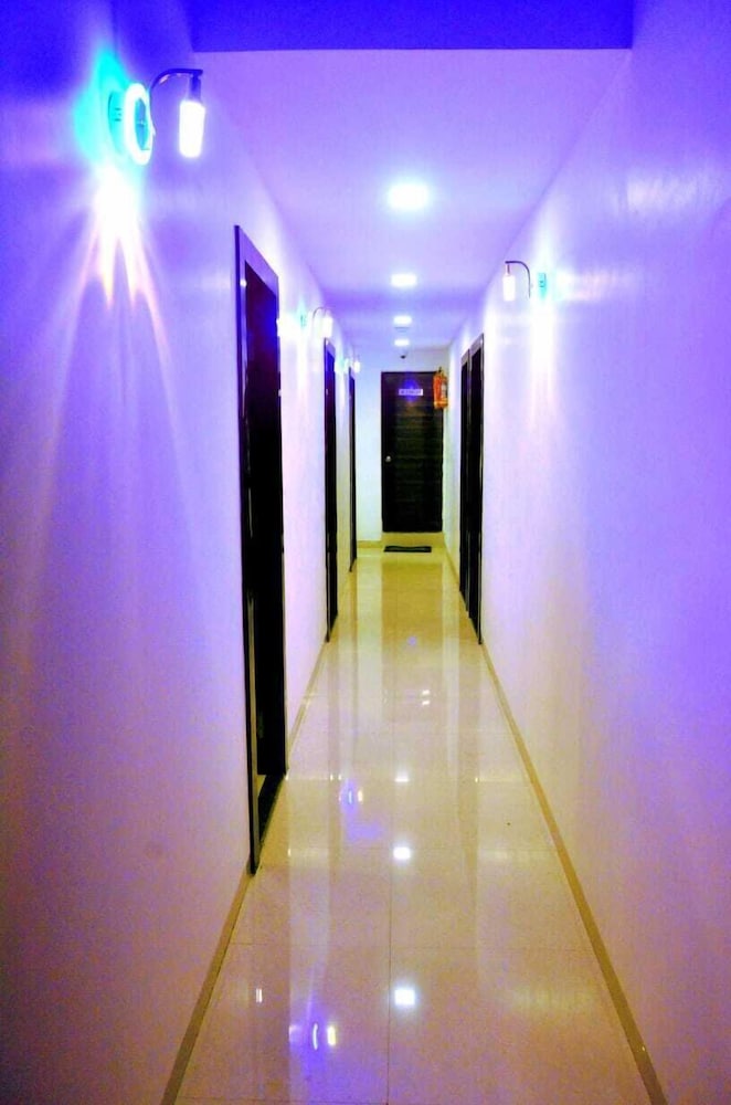 OYO 12043 Hotel Crystal Crown