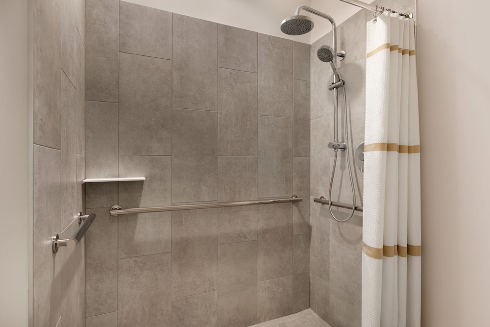 Crowne Plaza College Park - Washington DC by IHG