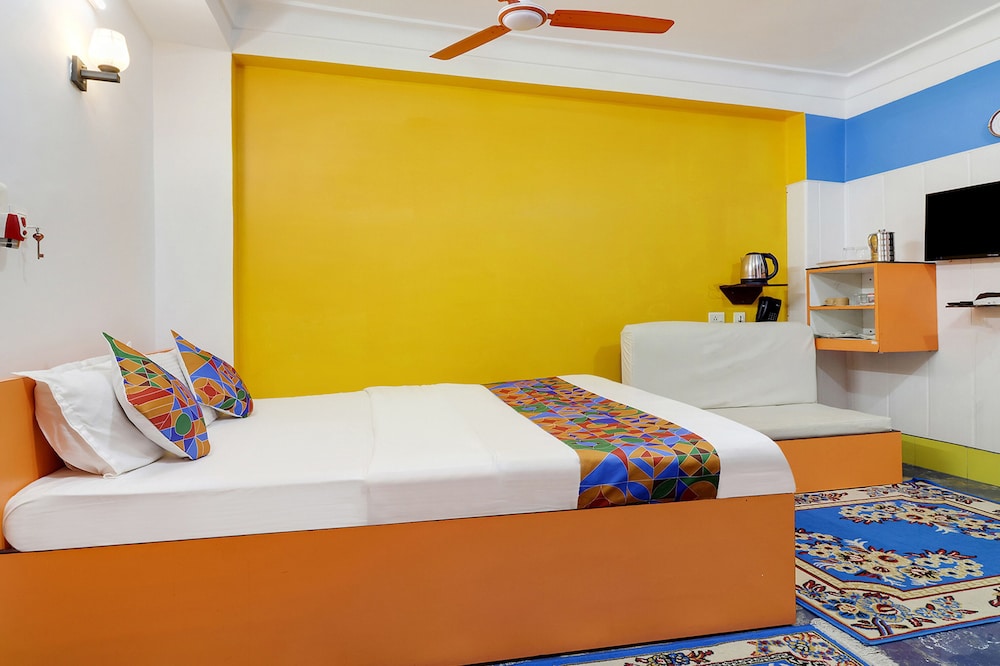  FabHotel Relax