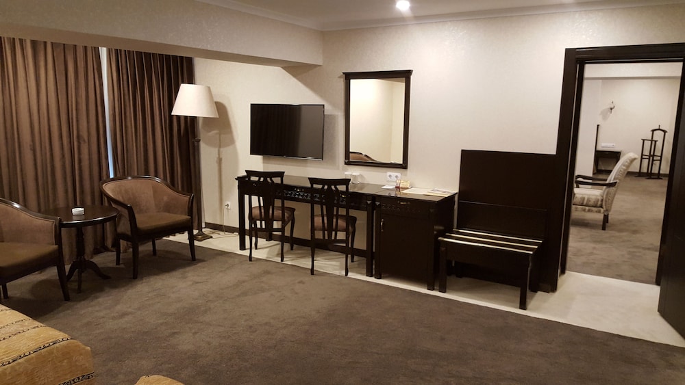 Grand Mir Hotel