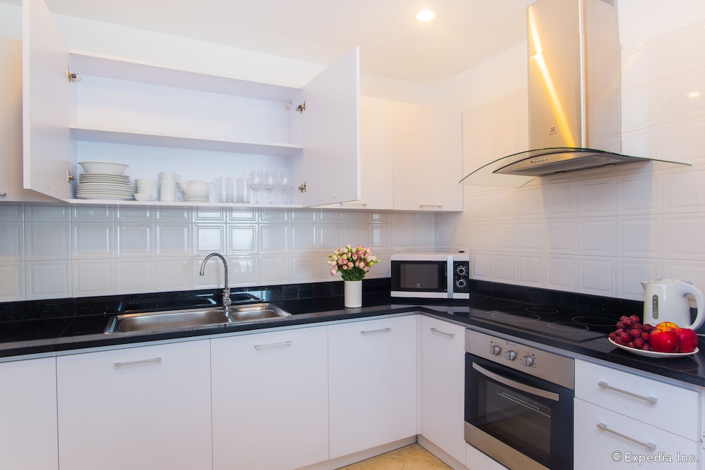 Elegant Suites Westlake