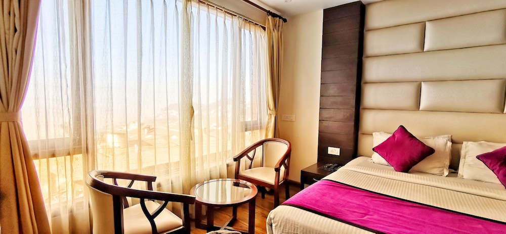 JAIN GROUP HOTEL PINK MOUNTAIN (5 min walking from Mall Road )