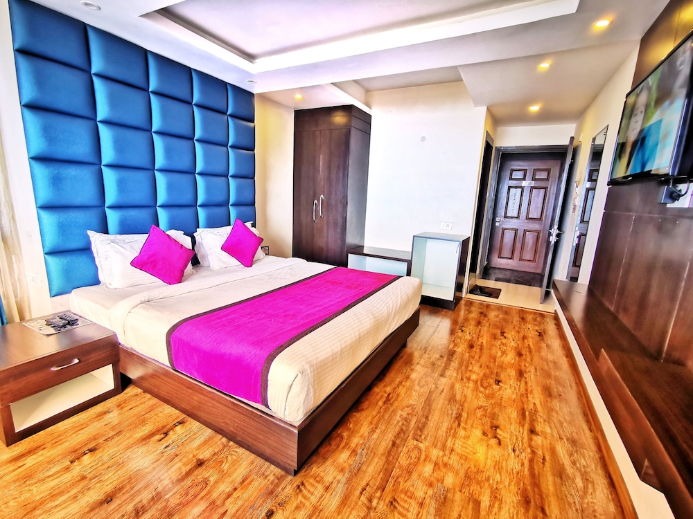 JAIN GROUP HOTEL PINK MOUNTAIN (5 min walking from Mall Road )