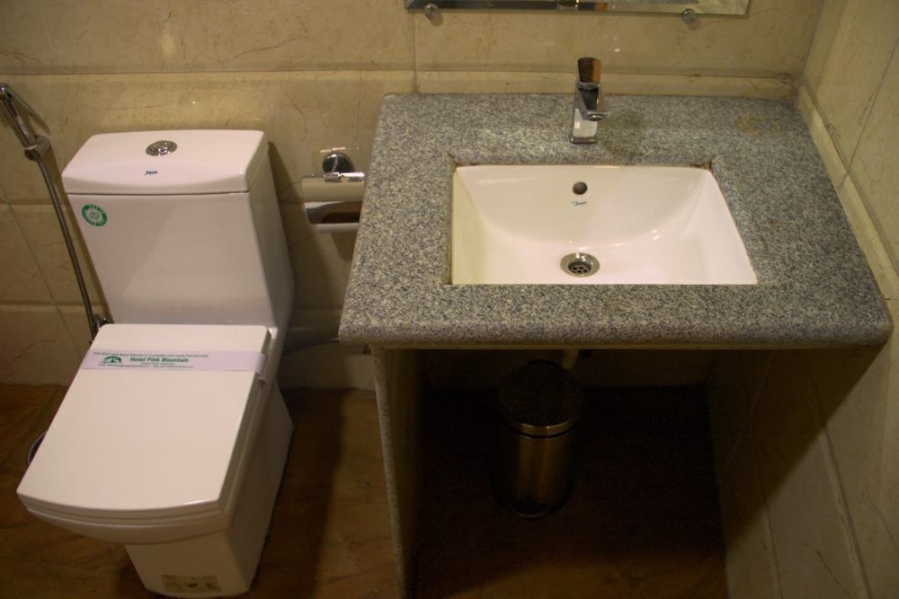 JAIN GROUP HOTEL PINK MOUNTAIN (5 min walking from Mall Road )