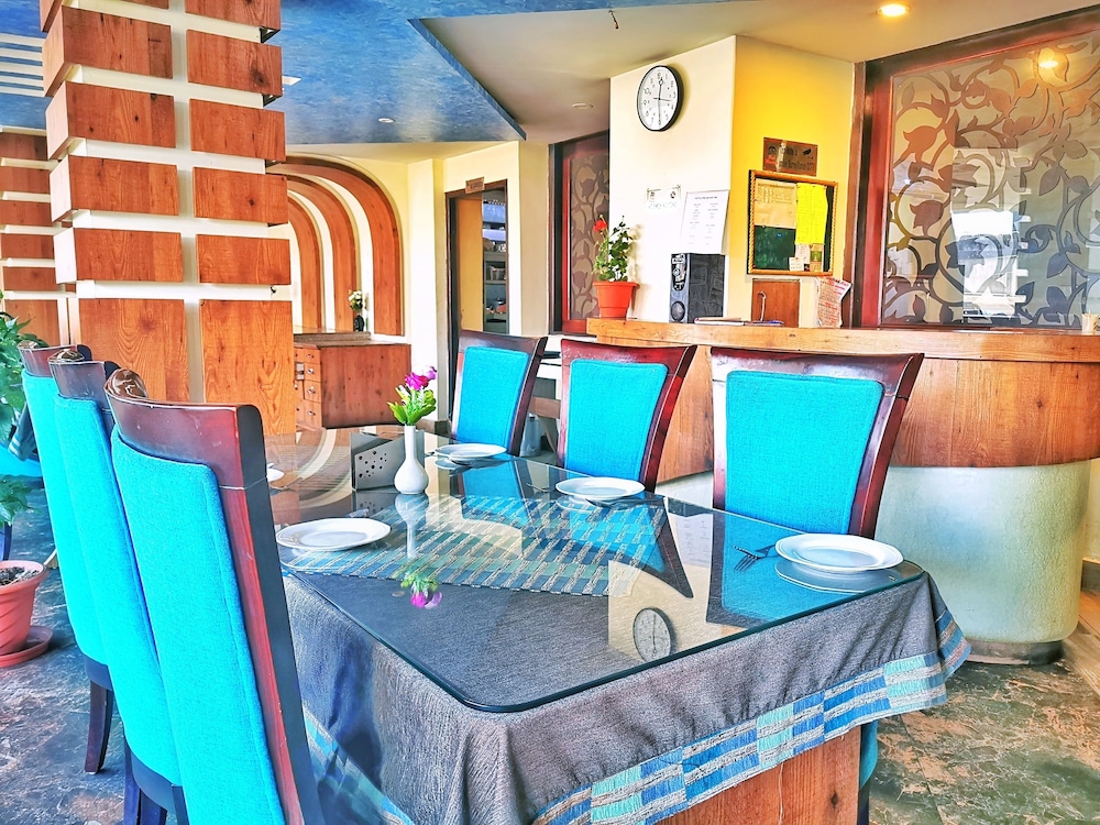 JAIN GROUP HOTEL PINK MOUNTAIN (5 min walking from Mall Road )