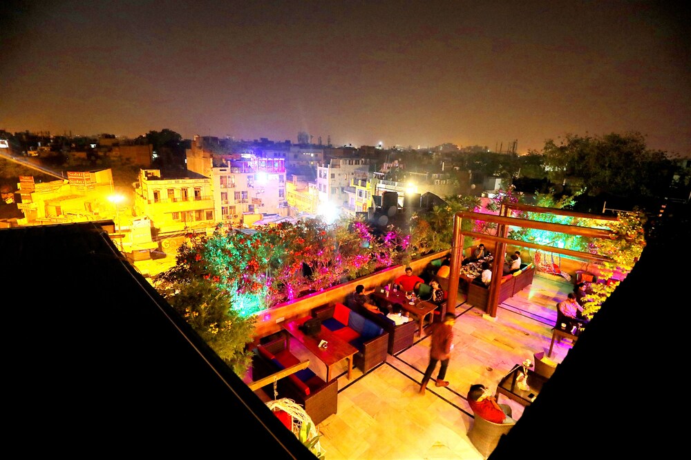 Hotel All Iz Well @ New Delhi Railway Station