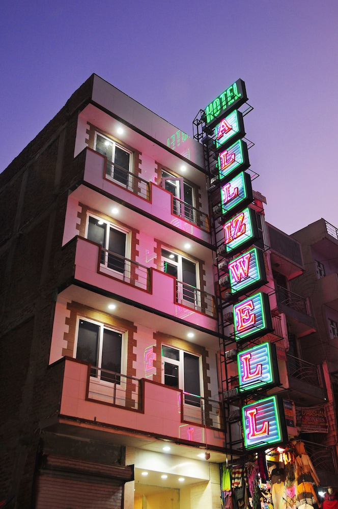 Hotel All Iz Well @ New Delhi Railway Station