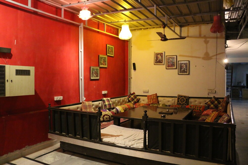 Hotel All Iz Well @ New Delhi Railway Station