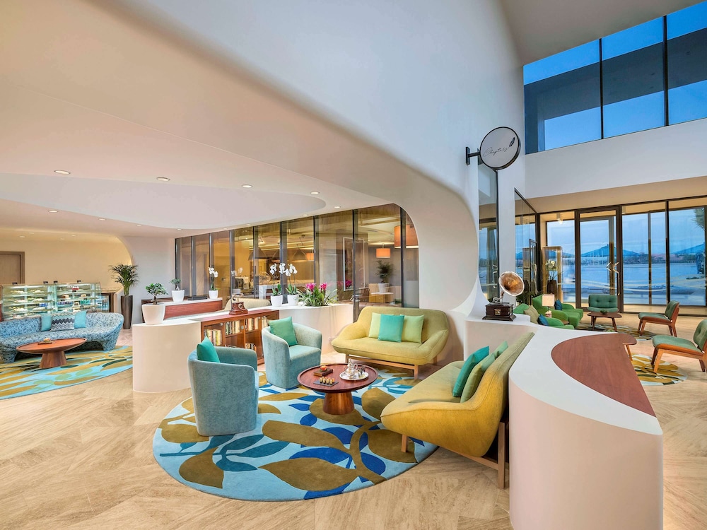 The Retreat Palm Dubai MGallery by Sofitel