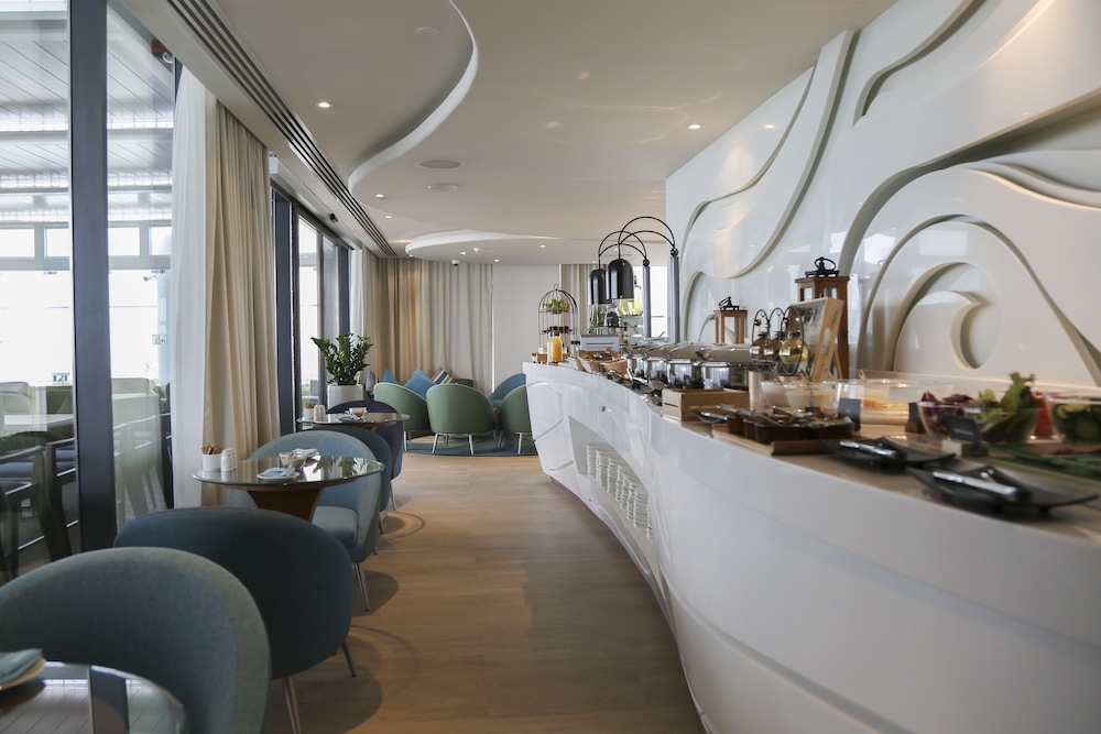 The Retreat Palm Dubai MGallery by Sofitel