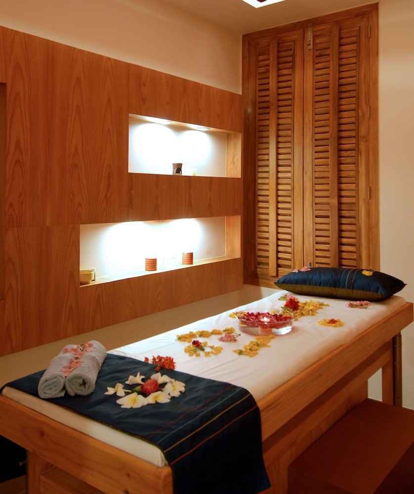 Holiday Resort & Spa (A Unit of S. Poddar Group)