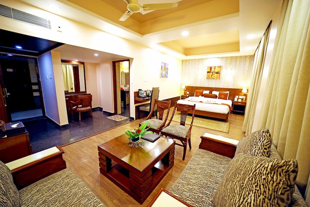 The Red Velvet Hotel Samarpan