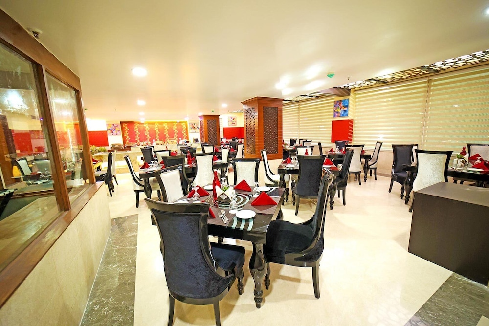 The Red Velvet Hotel Samarpan