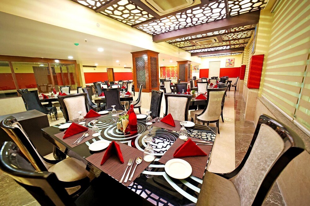 The Red Velvet Hotel Samarpan