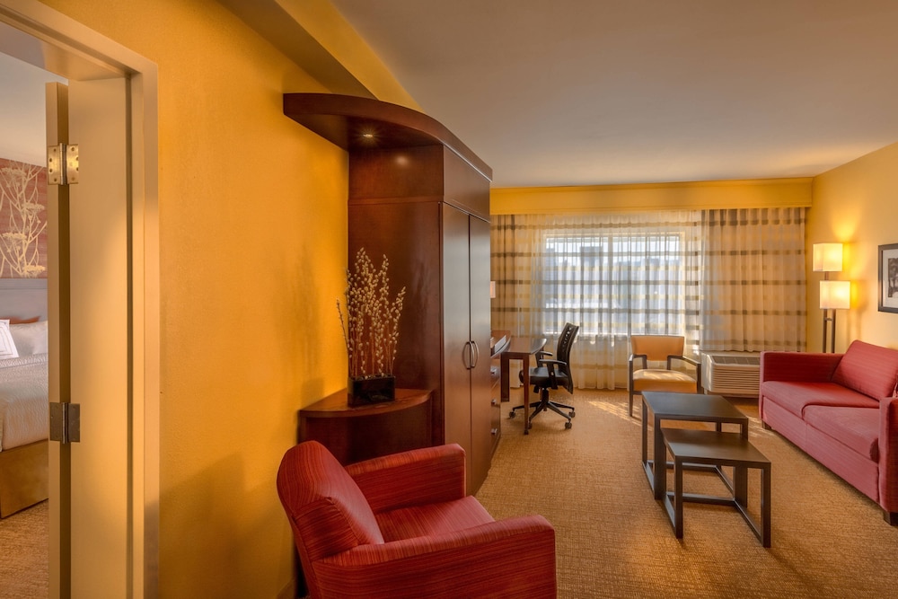 Courtyard by Marriott Charleston Downtown/Civic Center