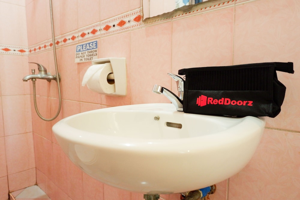RedDoorz near Maribago Barangay Hall