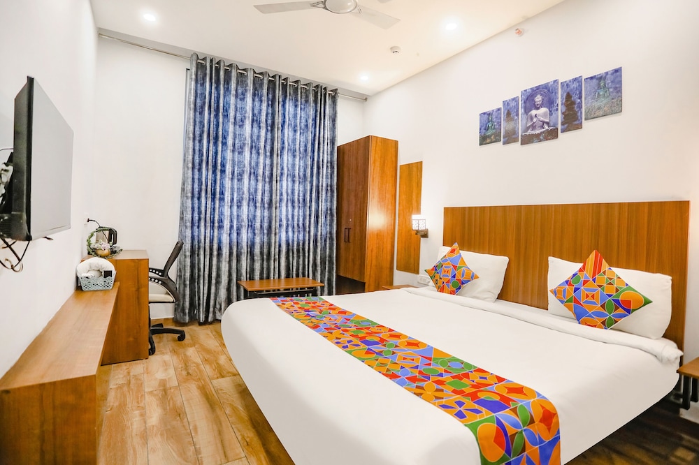 FabHotel Indirapuram by SBG Near Sec 62 Noida