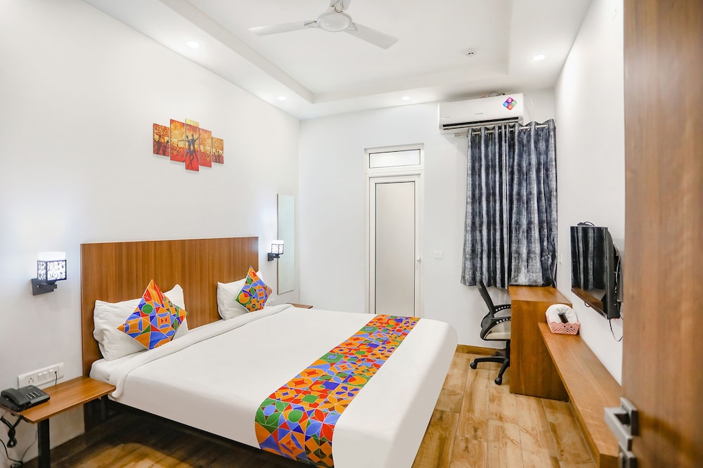 FabHotel Indirapuram by SBG Near Sec 62 Noida