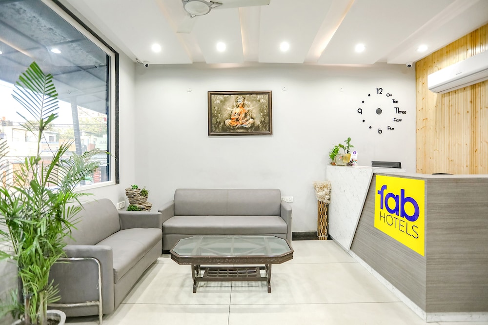 FabHotel Indirapuram by SBG Near Sec 62 Noida