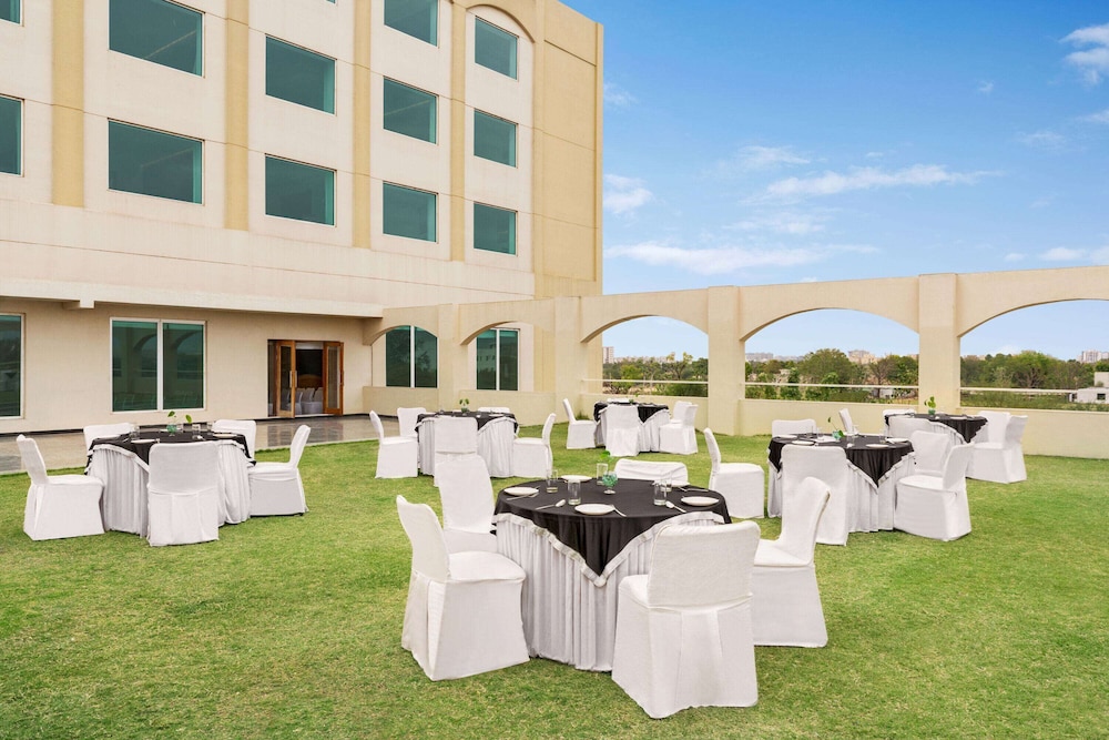 Ramada by Wyndham Jaipur Jaisinghpura