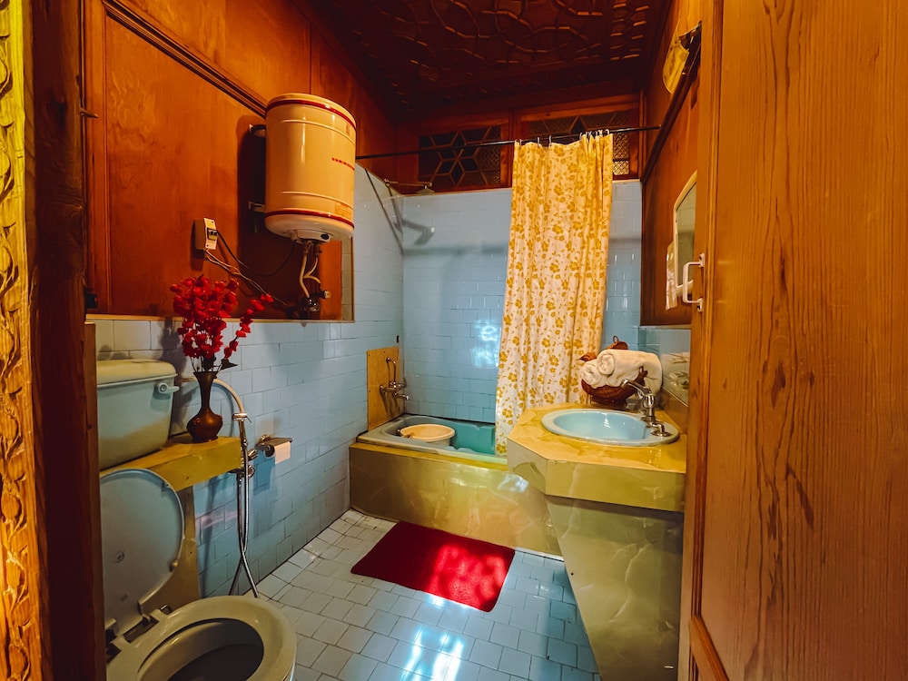 Gemini Group Of Houseboats