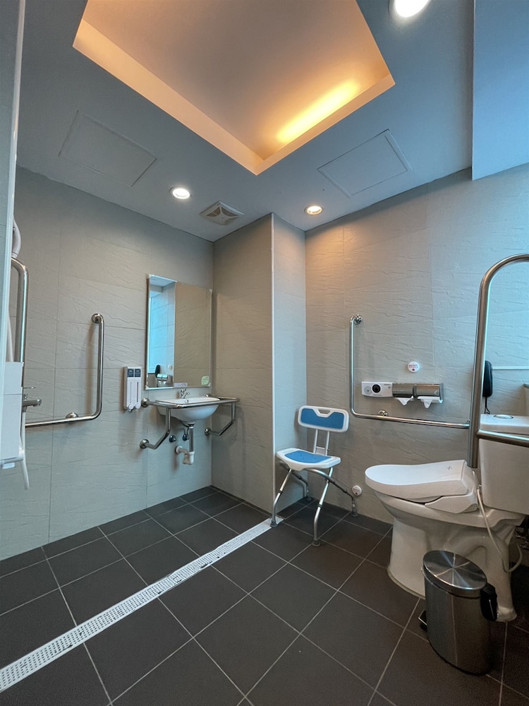 Yomi Hotel - MRT Shuanglian Station