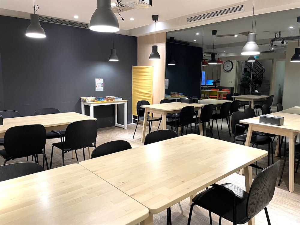 Yomi Hotel - MRT Shuanglian Station