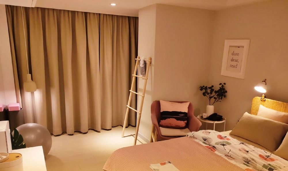 Yomi Hotel - MRT Shuanglian Station