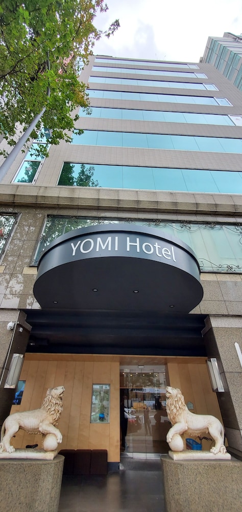 Yomi Hotel - MRT Shuanglian Station