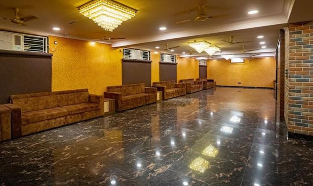  FabHotel Prime Tiyara Inn