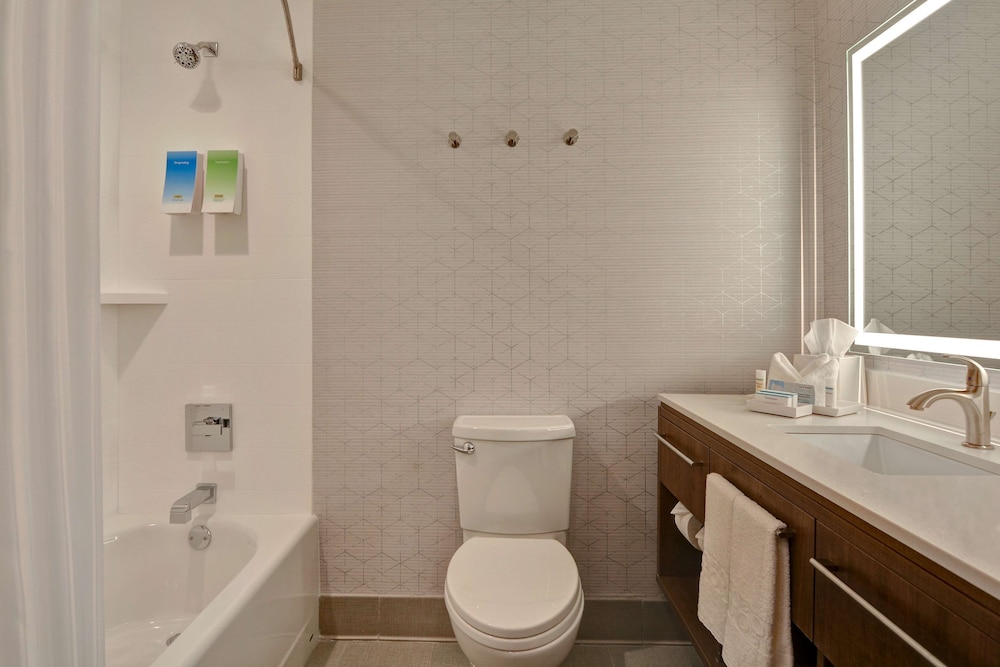 Home2 Suites by Hilton Savannah Midtown, GA