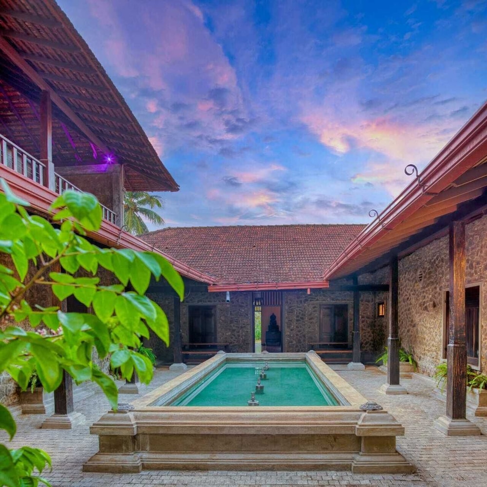 Serendip Stone Hotel and Bungalow
