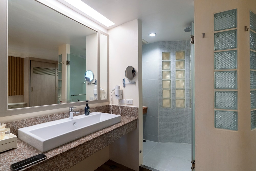 Katathani Phuket Beach Resort