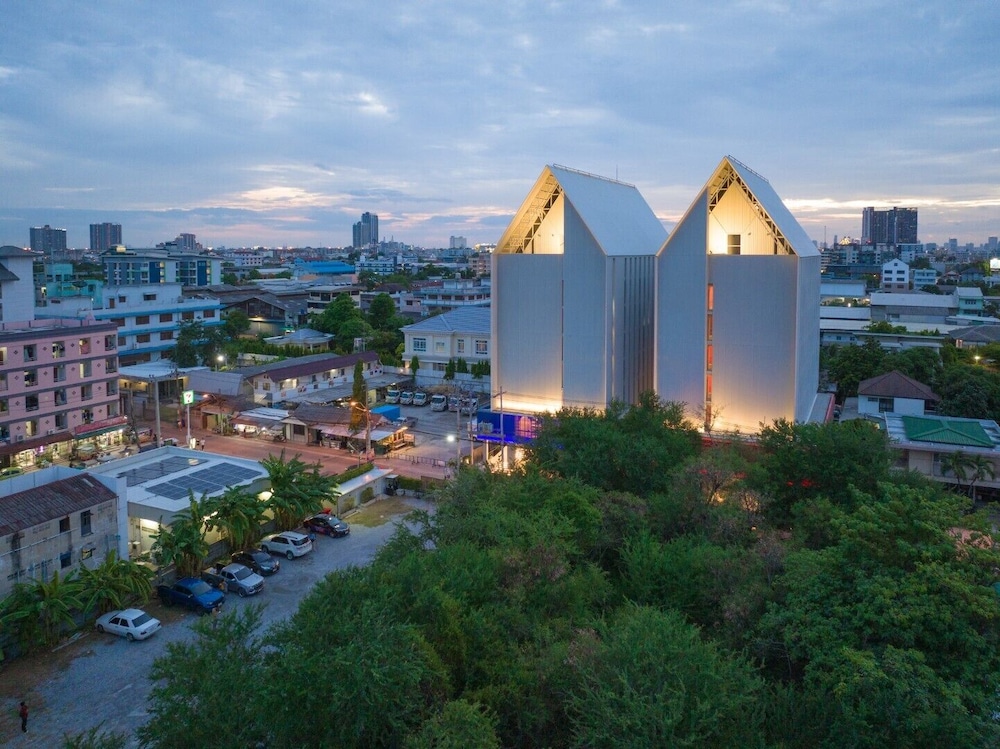 Blue Hippo Hotel