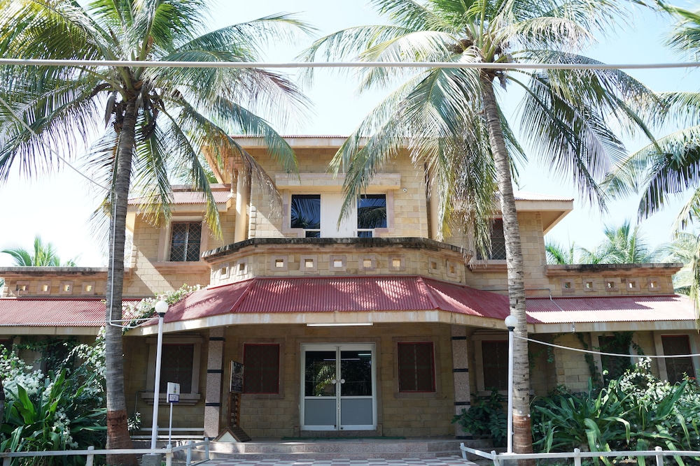 StayGuru Resort Farm Villa